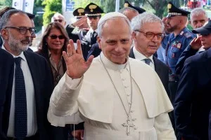 Vaticano diz que cirurgia de Leão XIV foi bem-sucedida