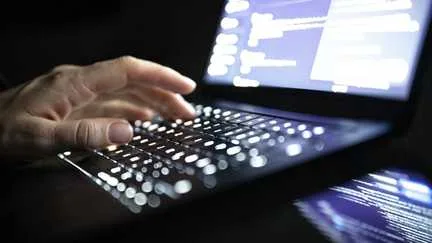 "Des jeunes qui répondent à un effet de meute" : plongée dans la nébuleuse des "lookups", ces moteurs de recherche où finissent les données piratées