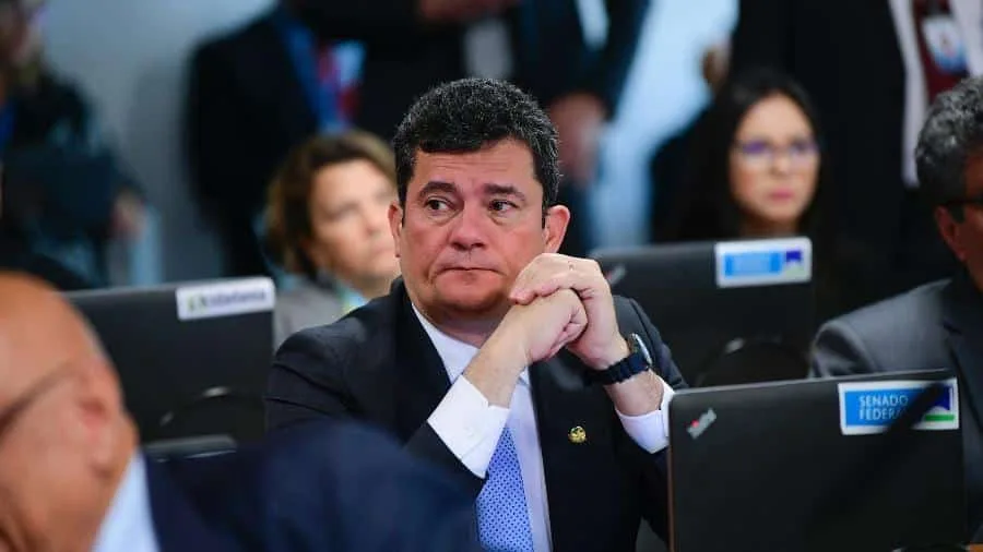 VÍDEO: Moro sugere “outro horário” para remoção de carretas tombadas e vira piada nas redes