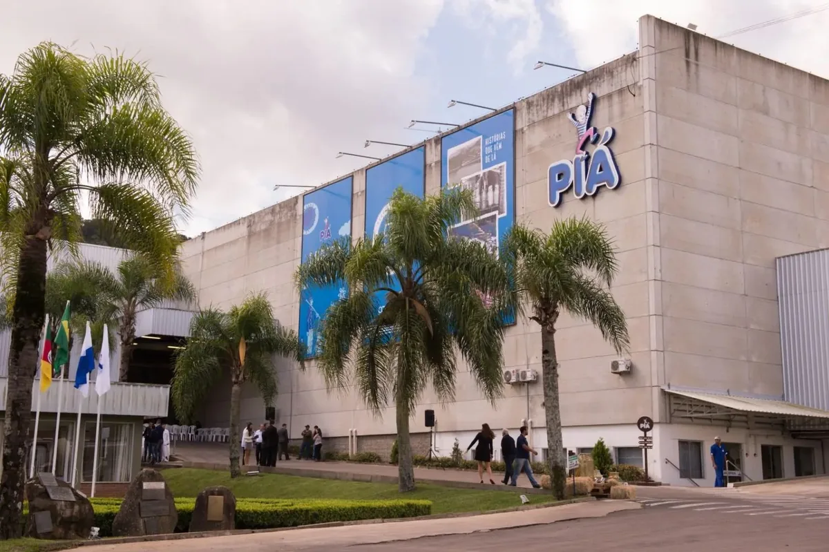 Famosa fábrica de leite brasileira encerra produção após dívida de R$ 200 milhões