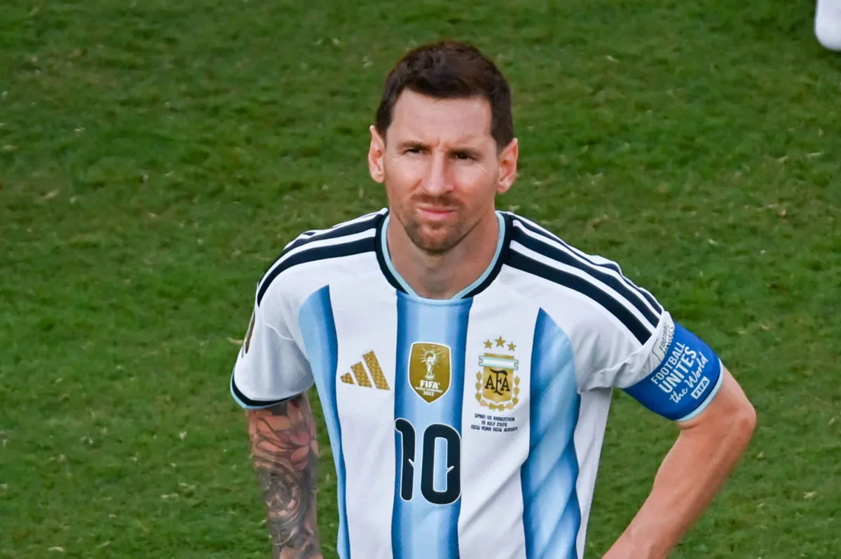 “Foi uma decisão que doeu”: Messi revela as razões por trás do adeus à seleção Argentina