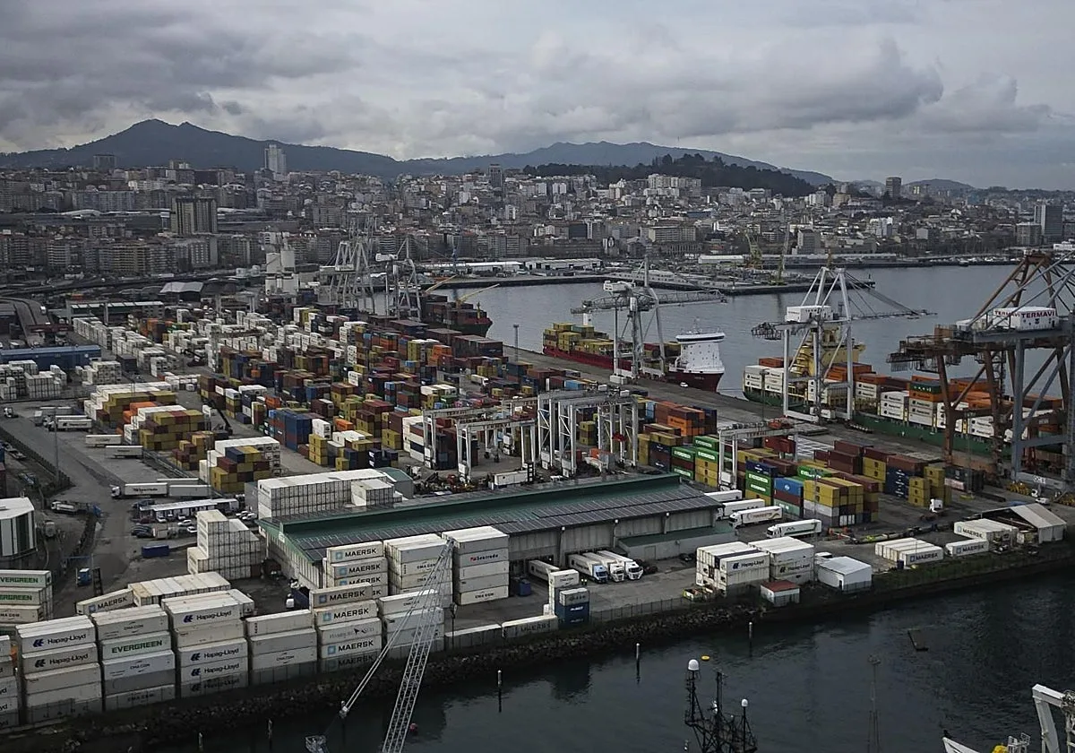 Intervienen más de 2.000 kilos de cocaína en un velero a 400 millas de Galicia