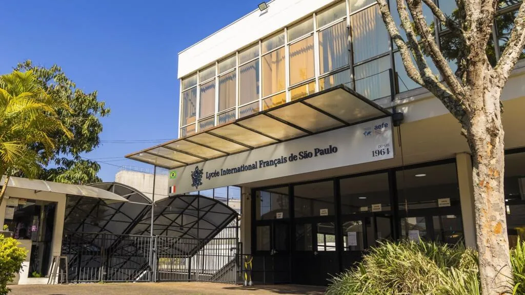 França aposta no Brasil para expandir rede de ensino no exterior, mas plano divide governo e sindicatos