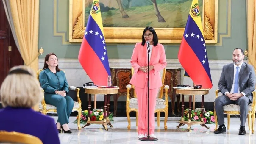 Gobierno firma acuerdo con empresas de Reino Unido, EAU y Catar para explotación de gas