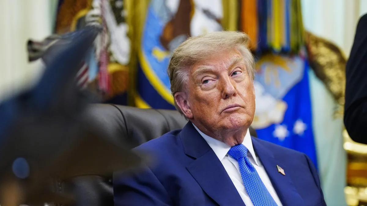 Trump amenaza con bombardear Omán si se “interpone” para reabrir Ormuz