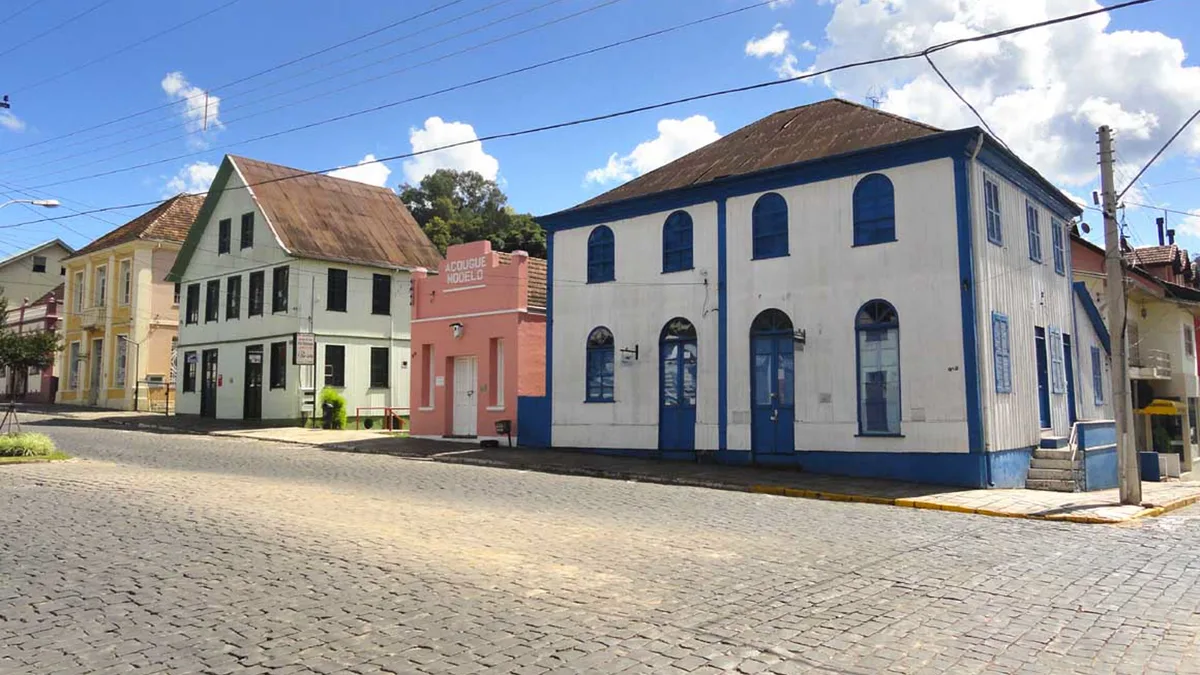 A cidade mais italiana do Brasil onde o tempo parou: a vila gaúcha eleita pela ONU entre as melhores do mundo, com 48 casarões de madeira tombados há mais de um século