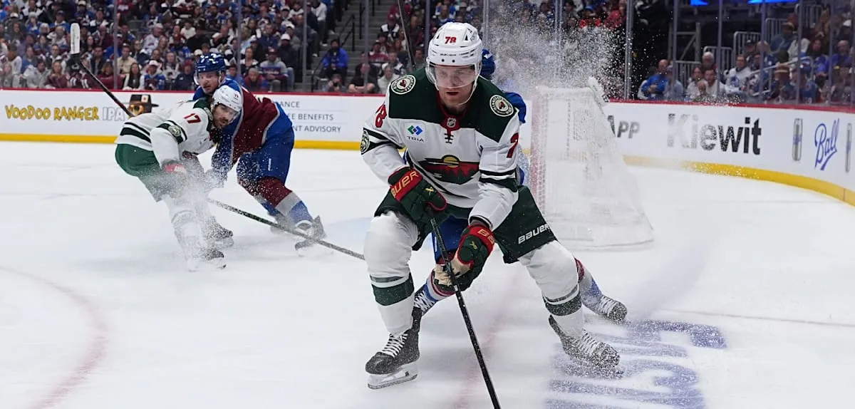 „Das ganze Stadion war totenstill“ – Sorgen um deutschen NHL-Profi nach Pucktreffer am Kopf