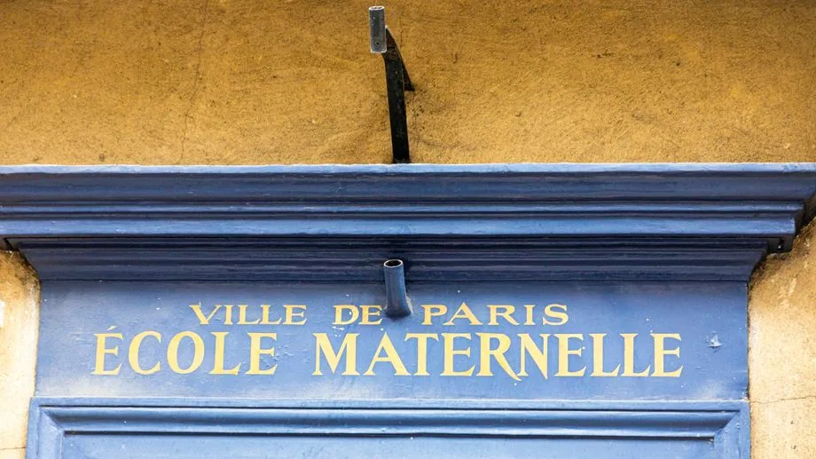 Paris : trois agents du périscolaire suspendus après qu'un élève a quitté seul son école pour errer dans les rues