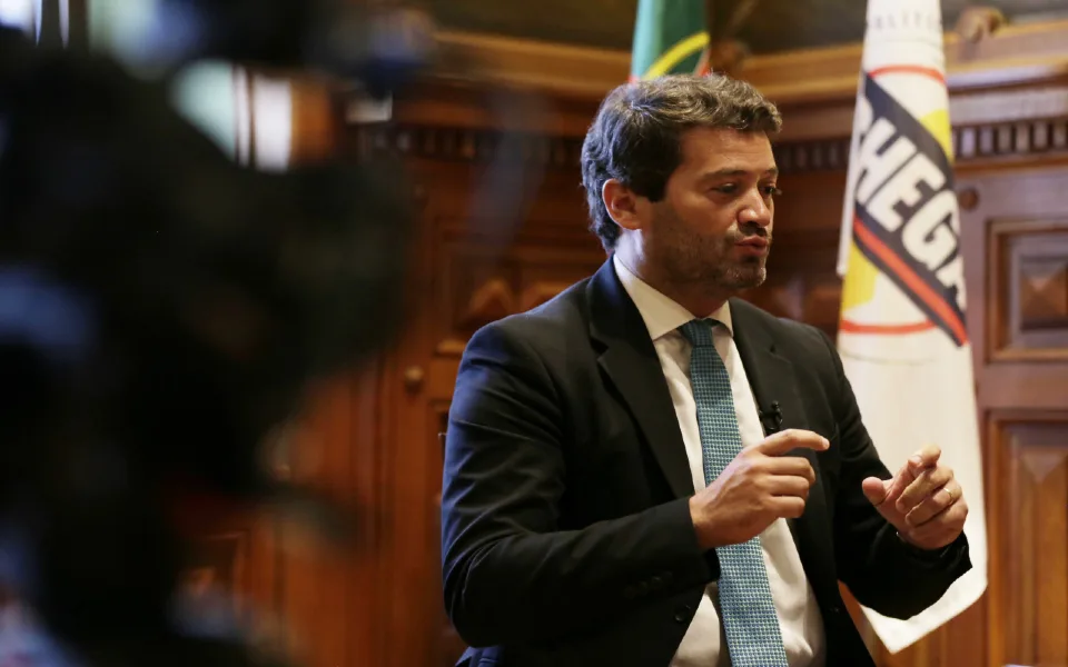 Chega ameaça Governo com moção de censura, PS afasta e IL apela à estabilidade