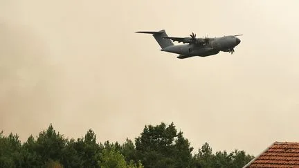 Largage "médiatique", peu de rotations, coût important : un syndicat critique le bilan de l'utilisation de l'avion militaire A400M contre les incendies en Gironde