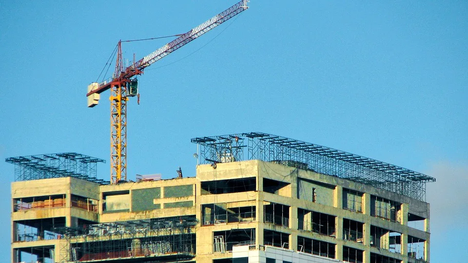 Produção na construção civil caiu 1,3% na zona euro e 1% na UE em junho