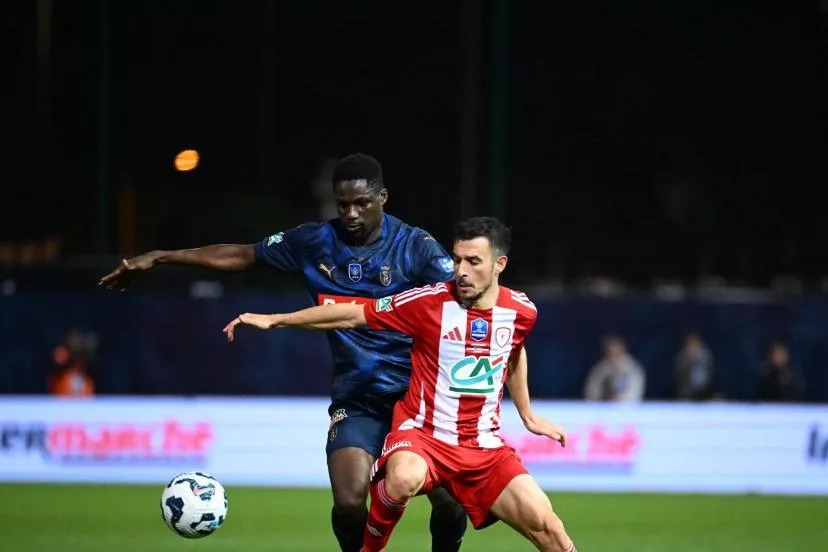 Après un « souci technique », Fleury affronte Cannes avec le maillot extérieur des Cannois