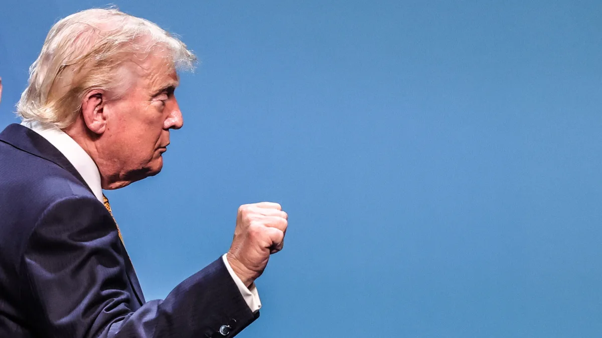 Do acesso barrado ao boicote conjunto: o que se está a passar na ‘guerra’ Trump vs media?