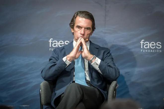 Aznar advierte a Vox que hay que "acabar con el sanchismo, pero no hacer un sanchismo al revés"