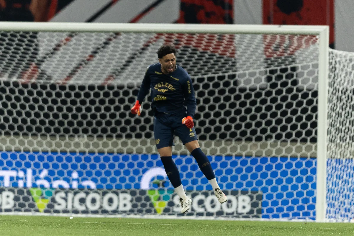 Mycael amplia aproveitamento impressionante em pênaltis no Athletico; veja os números