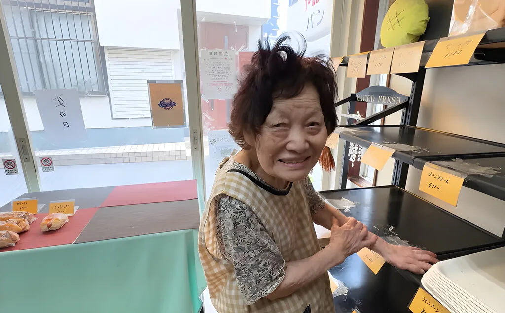 Yuriko-baachan, la panadera japonesa de 84 años que duerme cinco horas al día: "soy de la vieja escuela, trabajo casi 20 horas"