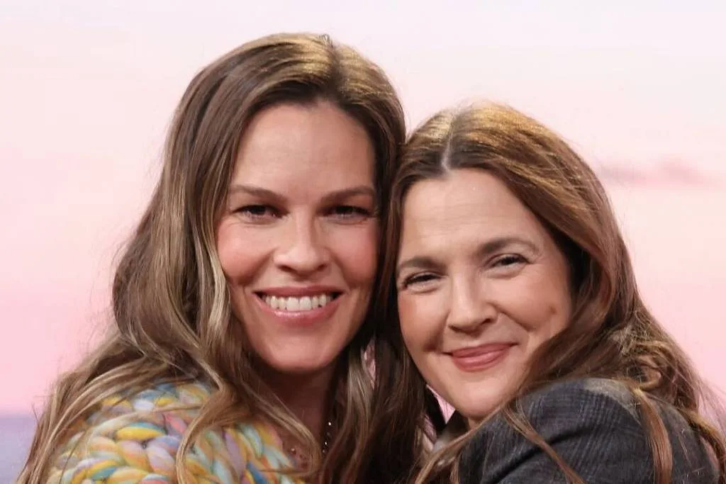 Hilary Swank rebate críticas que recebeu após anunciar gravidez aos 52 anos: 'Velha demais'