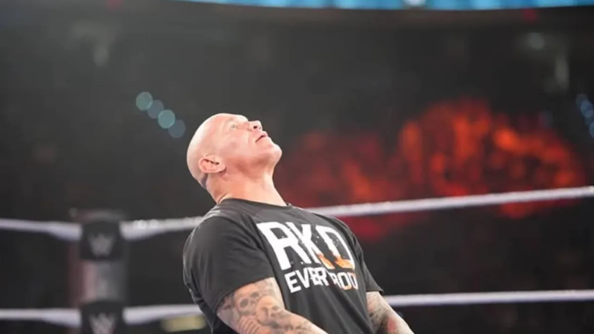 3-Time UFC World Champion Seen Performing Randy Orton’s RKO During Training
