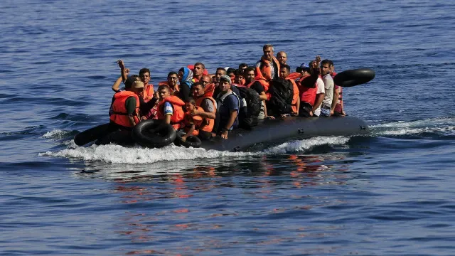 União Africana pede "combate ao tráfico de migrantes" após naufrágio
