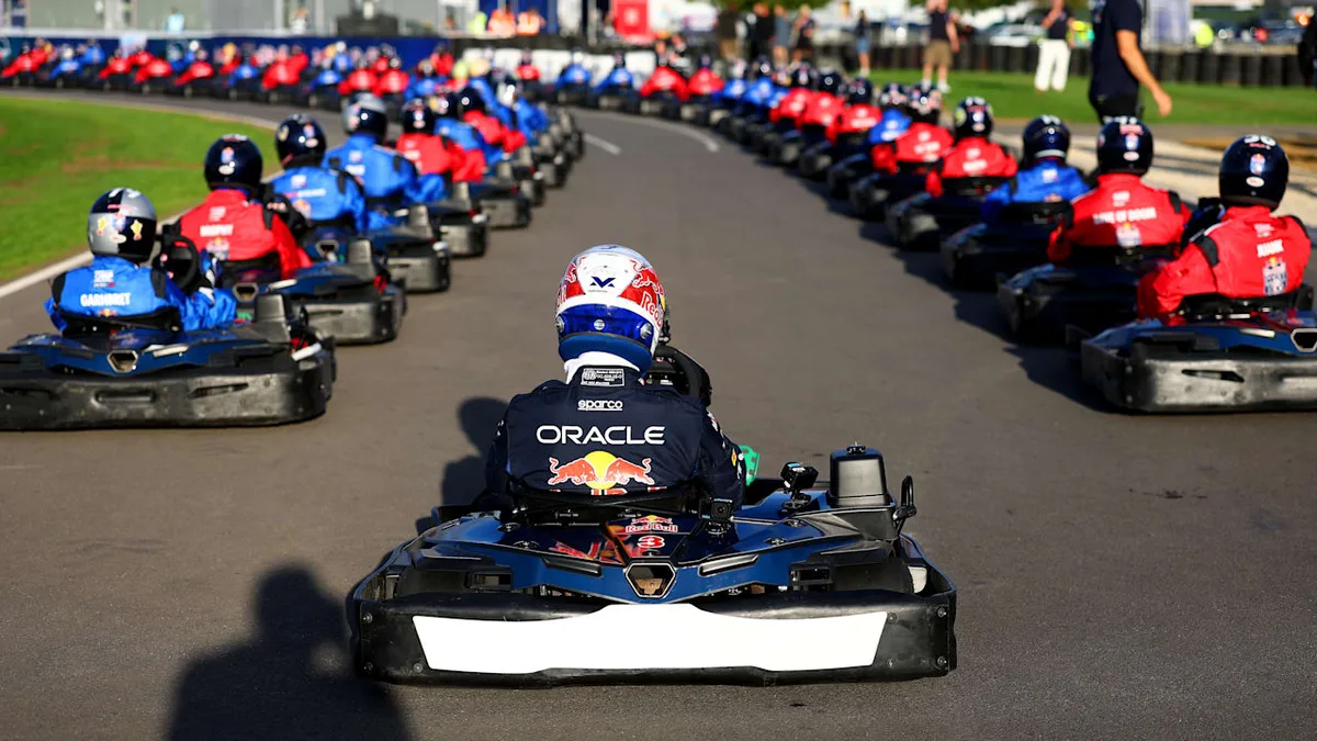 Gegen 100 Fahrer! - Verstappen mit unglaublicher Aufholjagd