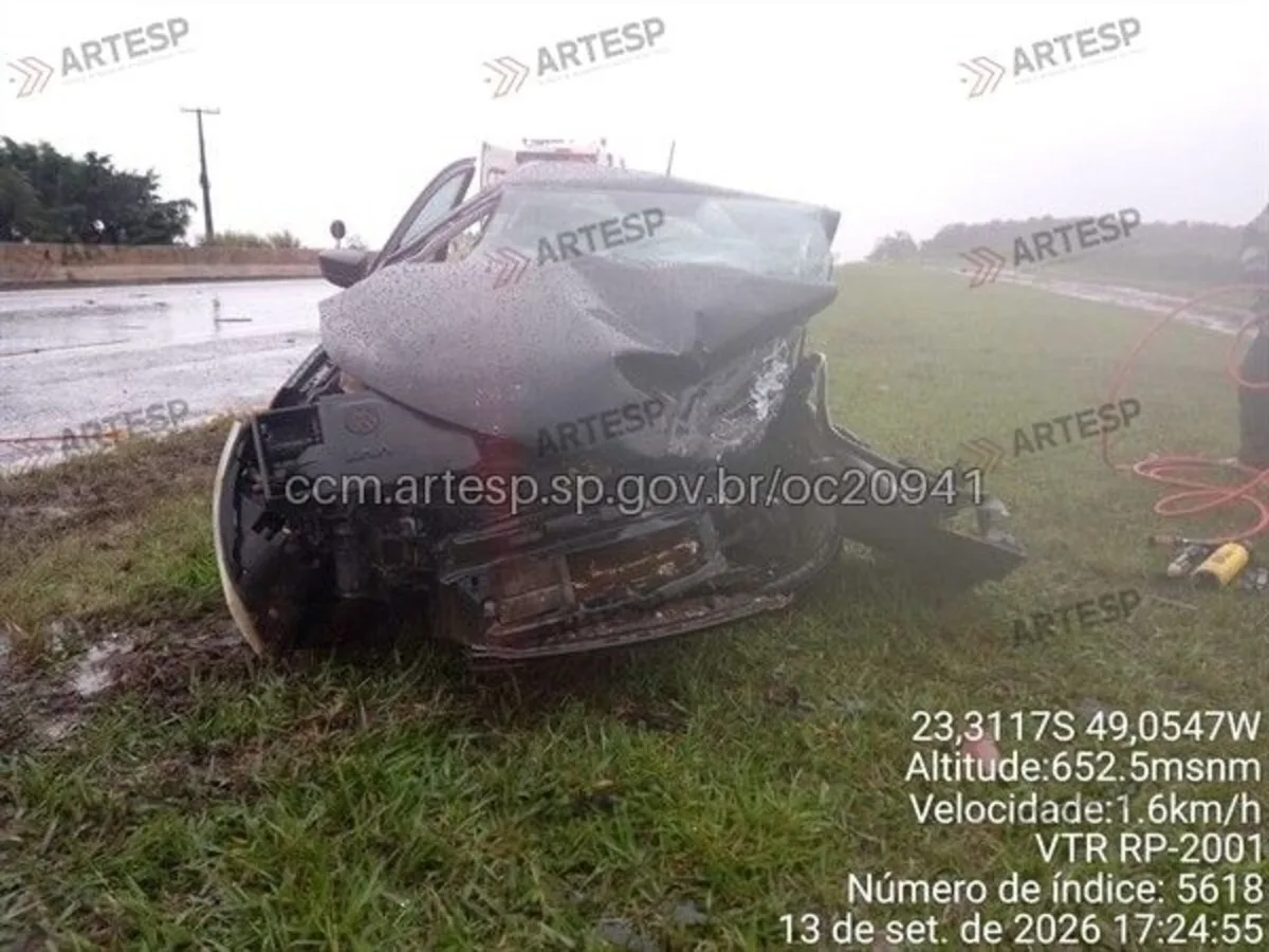 Mãe e filha morrem após carro ser atingido por motorista que invadiu pista contrária em rodovia de Itaí