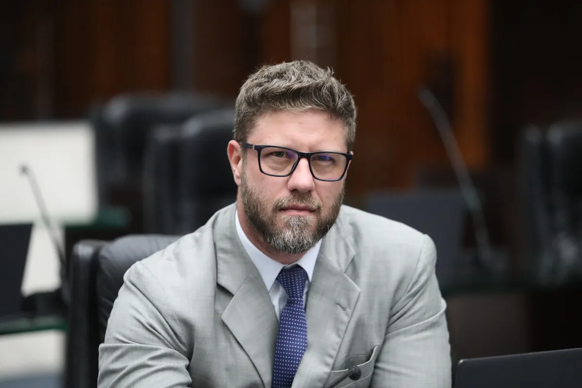 Eleições 2026 no PR: Requião Filho defende volta ao modelo de escola pública e critica escolas cívico-militares