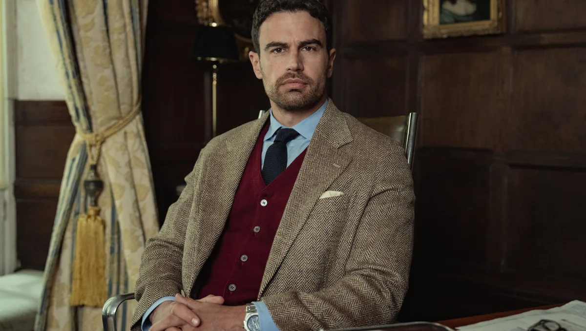 ‘The Gentlemen’ Star Theo James On Meghan Markle Casting, Guy Ritchie’s Process & “Reticence” Over Italy Storyline