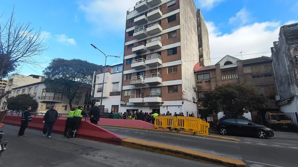 “Yo pagaba el agua que consumían”: la historia del edificio usurpado por más de 100 okupas extranjeros en Núñez durante 20 años