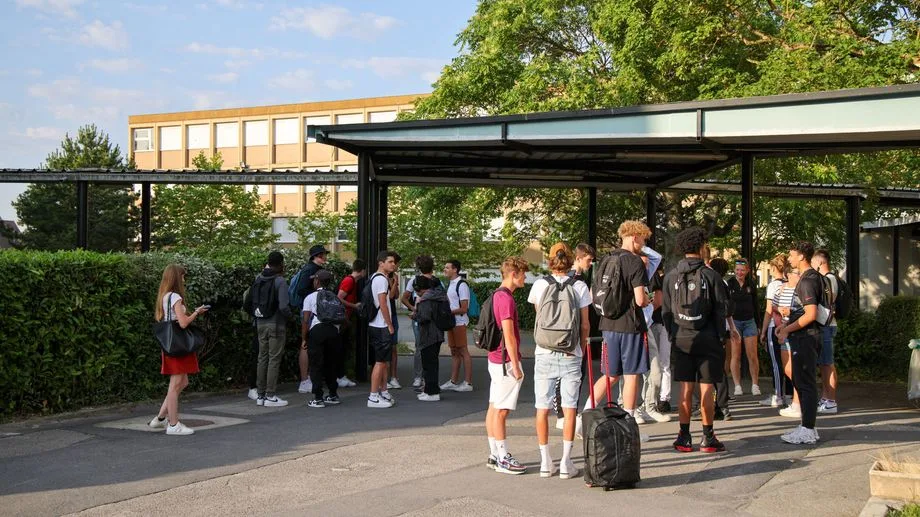 Reims : deux agents employés au lycée Arago blessés par un tir de mortier devant l'établissement