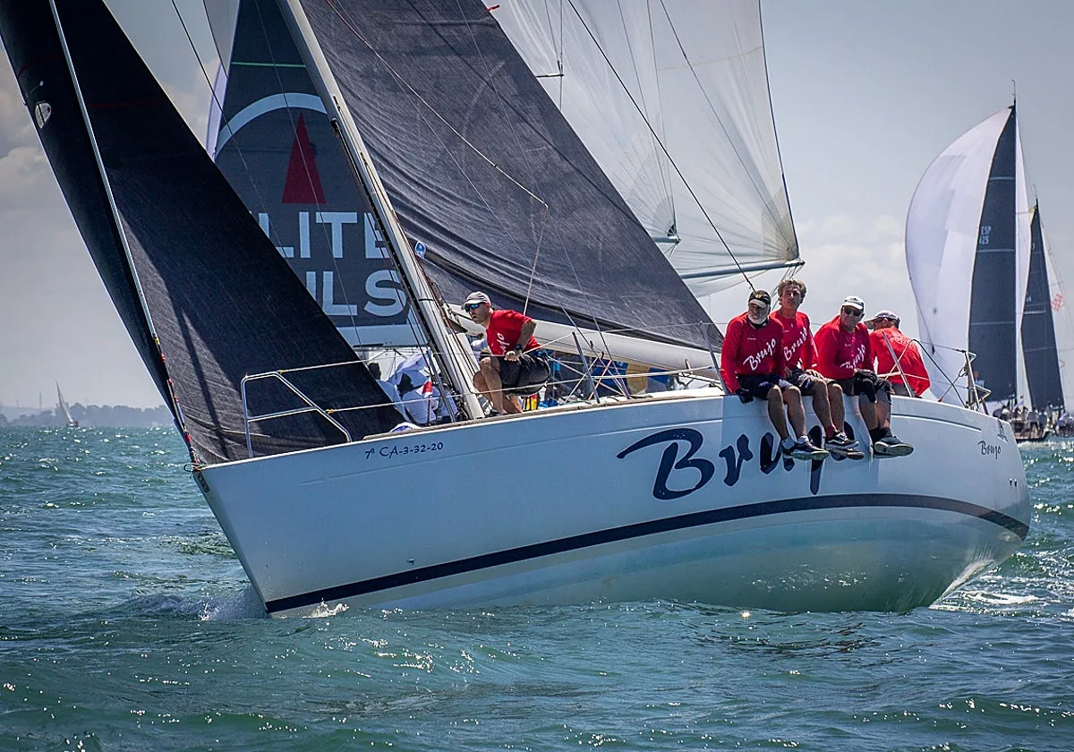 El Brujo conquista su décima Regata Juan de la Cosa