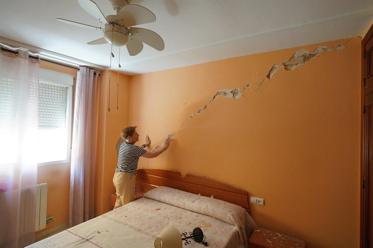 Más de 3.000 incidencias movilizan a arquitectos y bomberos para revisar edificios en Granada tras los terremotos