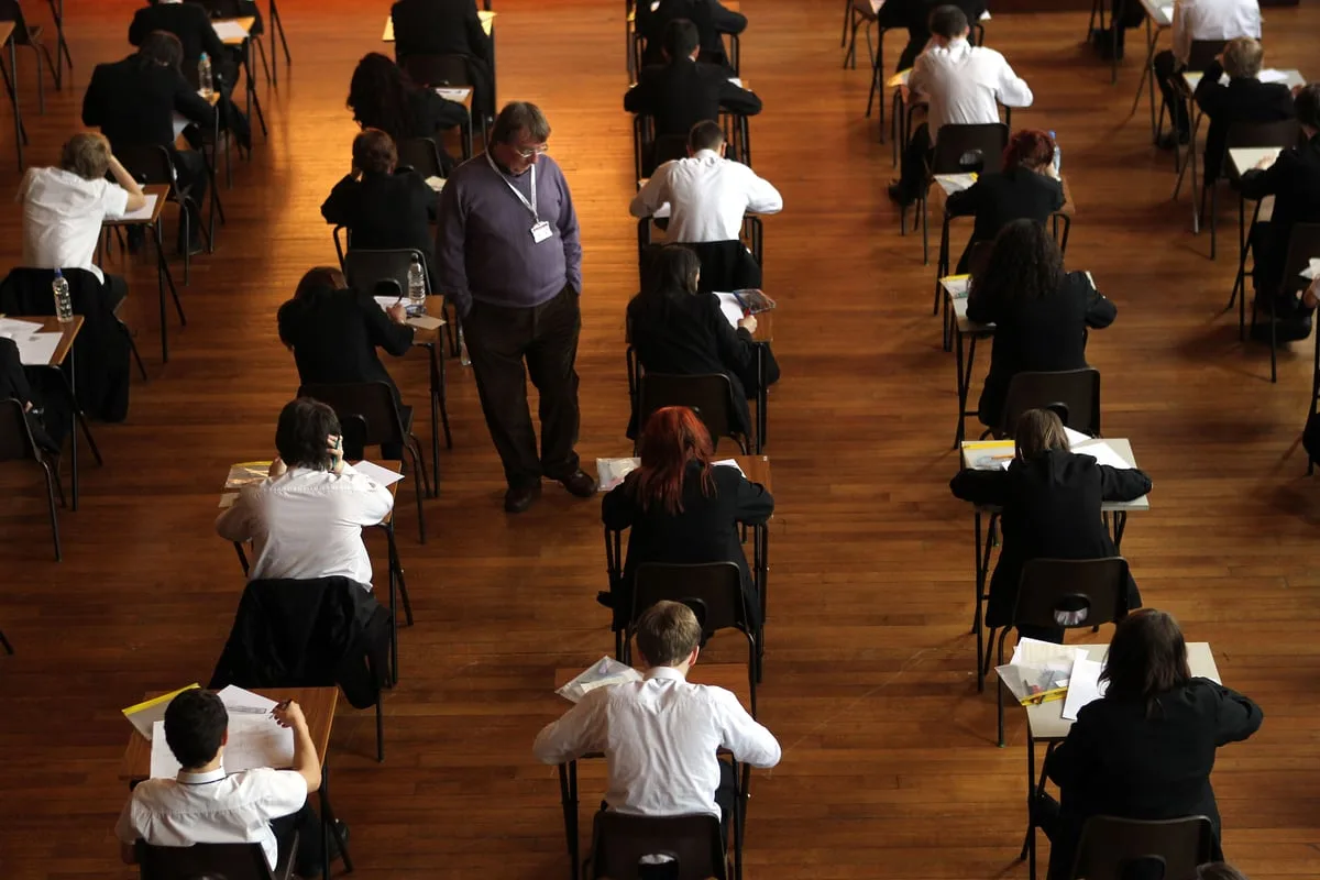 Hundreds of thousands of pupils to receive GCSE results