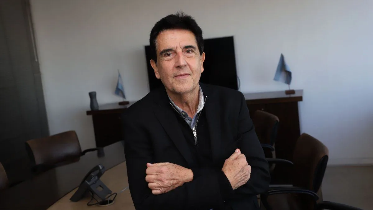 Dólar bajo presión: Carlos Melconian explicó por qué no se dispara pero tampoco genera confianza
