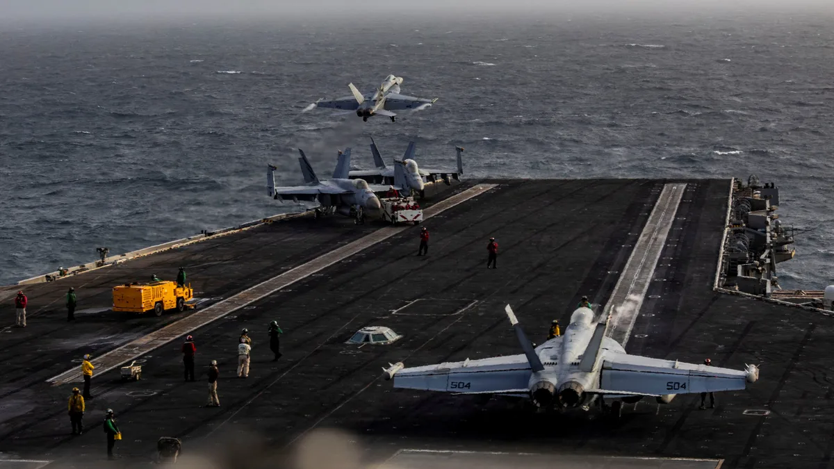 USS Abraham Lincoln : après neuf mois en mer, la santé mentale de l'équipage inquiète