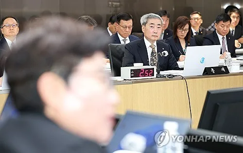 한은 총재 "환율, 아직 예년보다 높아…추가 하락 여지 있다"