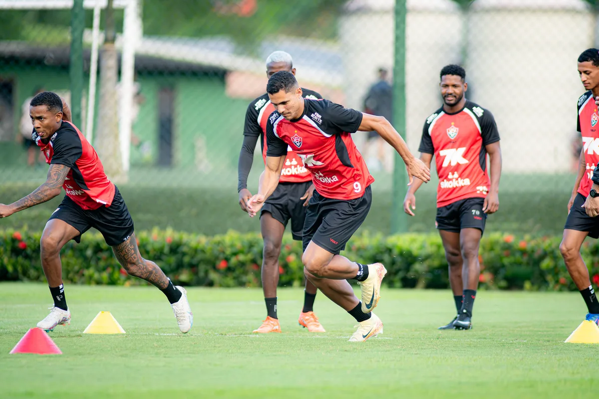 Vitória encara o Cruzeiro no Barradão para quebrar jejum histórico de 16 anos na Série A
