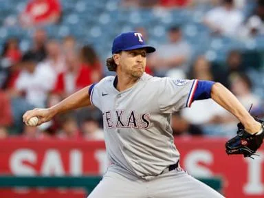 Rangers pitcher Jacob deGrom leaves start with right triceps fatigue and will undergo MRI