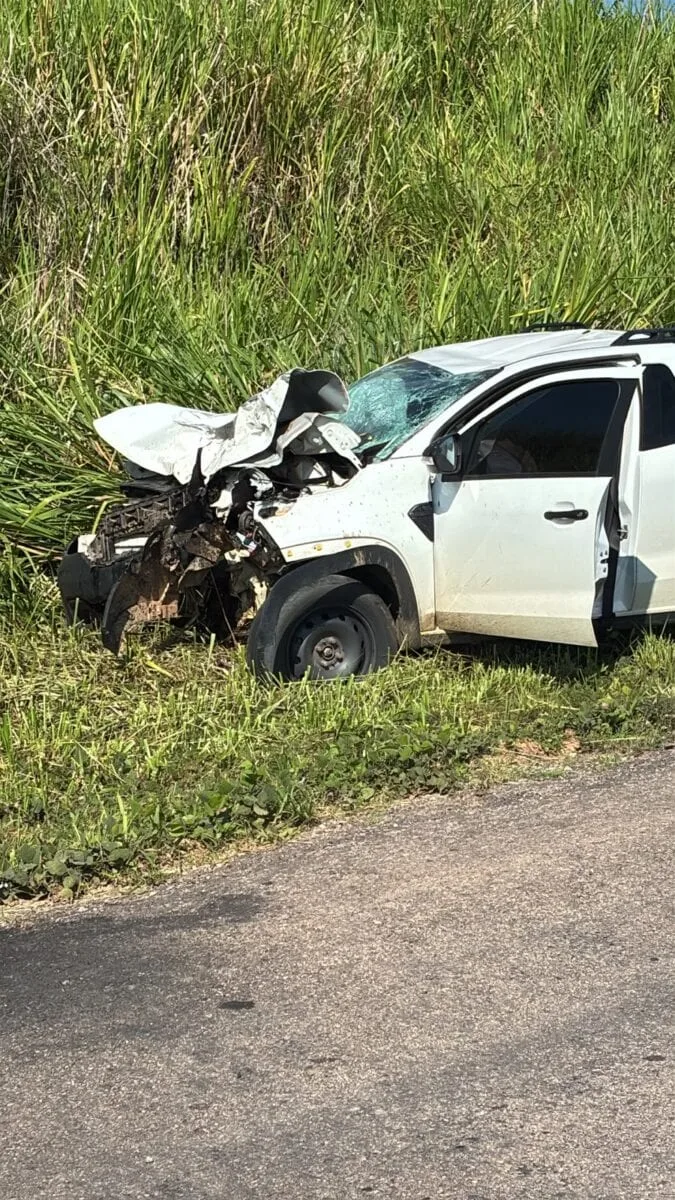 Jovem morre em acidente entre carro e moto na BR-364, em Tarauacá