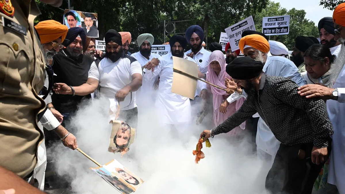 Sikhs protest outside Rahul Gandhi's residence against Congress leaders calling Sajjan Kumar ‘hero’