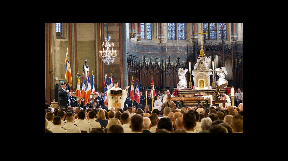 En pleine messe, à Carcassonne, l'aumônier d'un régiment militaire prononce un sermon digne de Zemmour