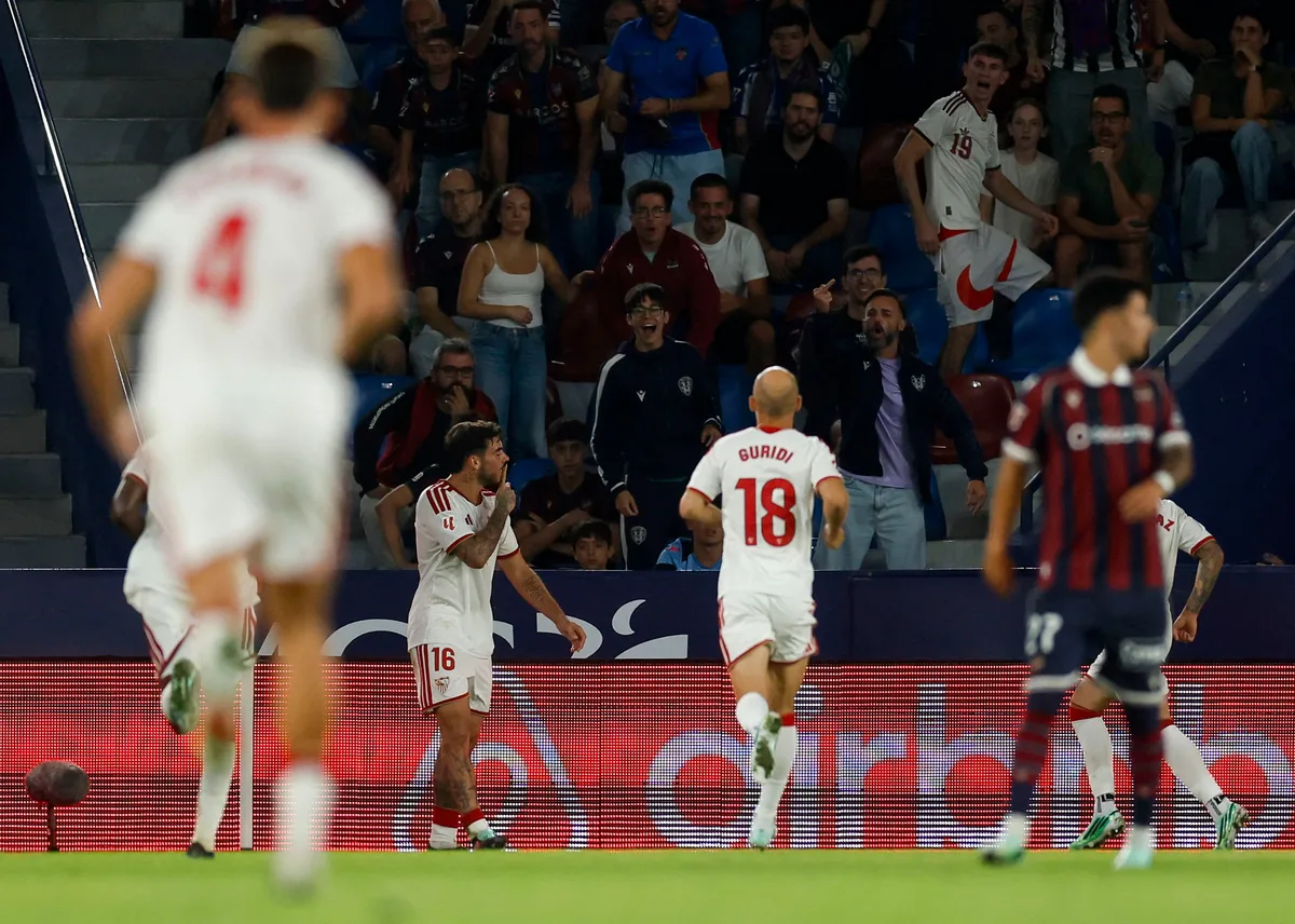 El Sevilla vuelve a sentirse cabeza de turco