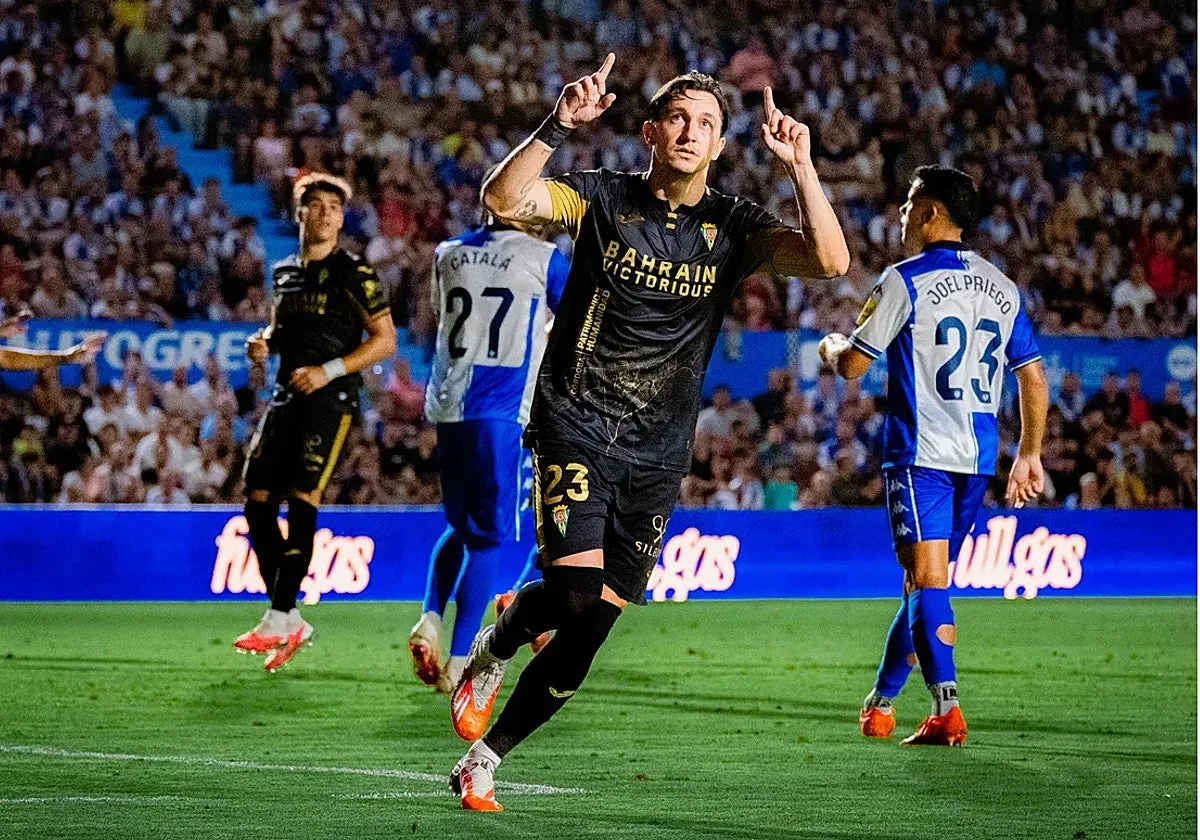 Cristian Carracedo, el arma de doble filo del Córdoba CF: rey del regate, pero segundo en pérdidas