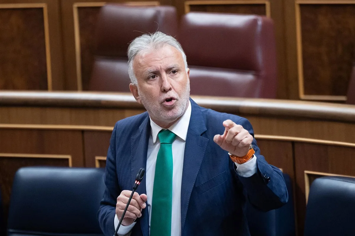 Torres pide regular los regalos a cargos públicos y compara las joyas de Zapatero con una caja de productos típicos