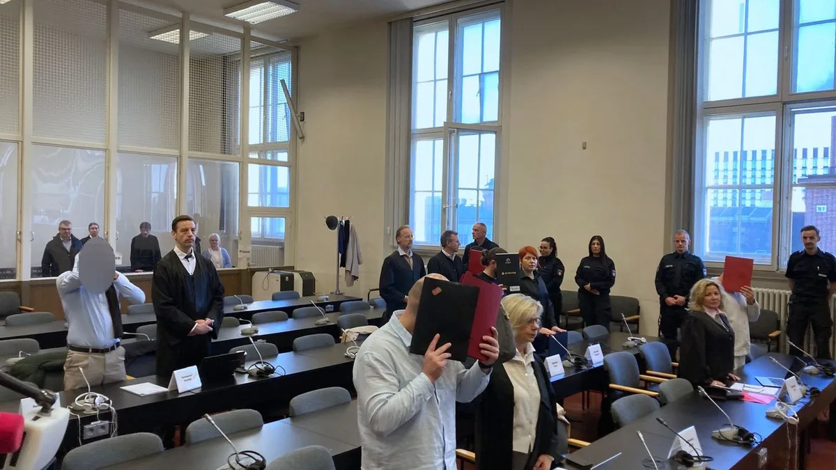 November 2023: Millionenbeute bei Haspa-Einbruch - Fünf Männer vor Gericht