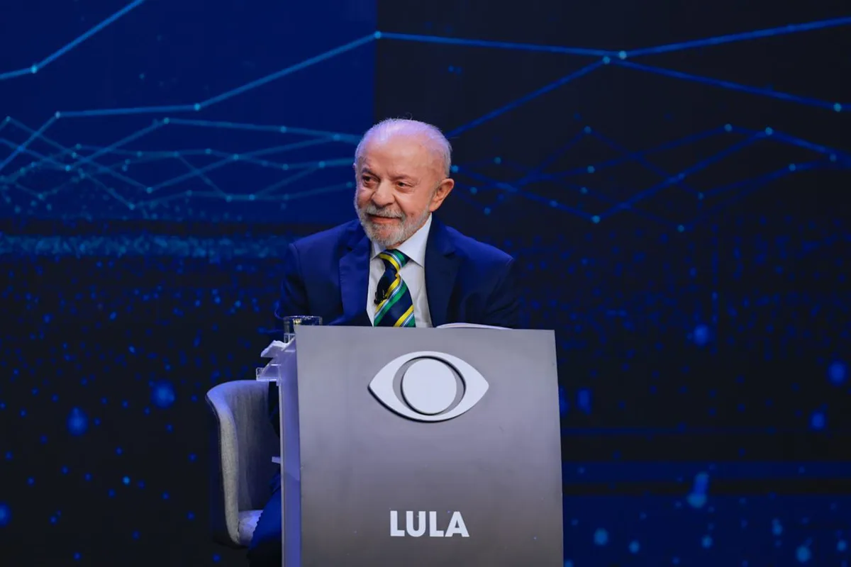 Debate na Band: Lula chama Flávio Bolsonaro de "traidor da pátria"