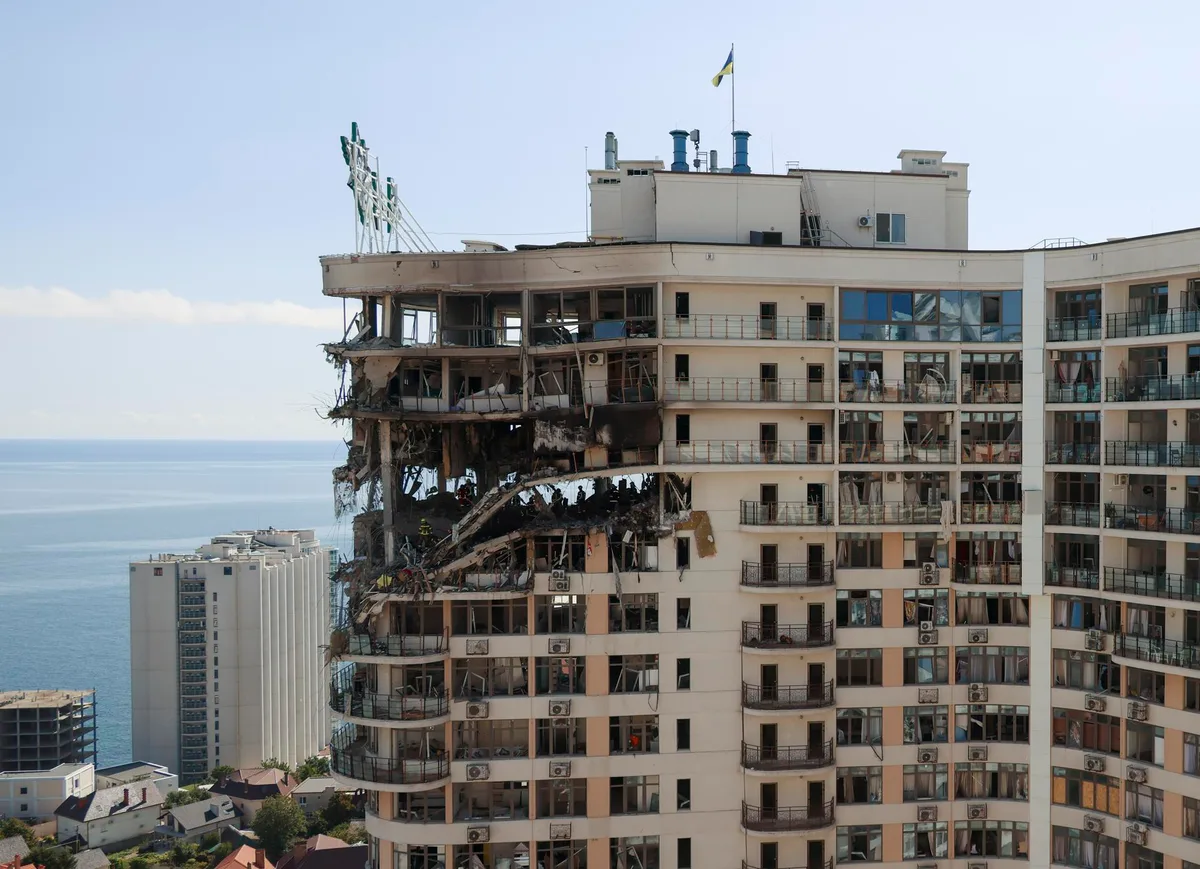 Las desoladoras FOTOS de un edificio residencial impactado por misiles rusos en Ucrania