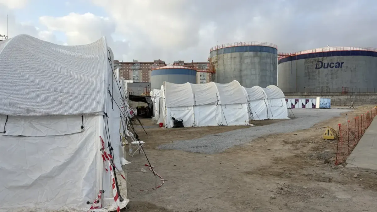 Crisis migratoria de Ceuta, en directo | Puente, sobre la paralización del campamento del puerto: "A ver qué hacemos, hay quien quiere que hagamos magia"
