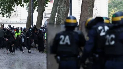 "Le dispositif était sous-dimensionné" : des policiers racontent les failles du maintien de l'ordre pendant la mobilisation du 17 octobre