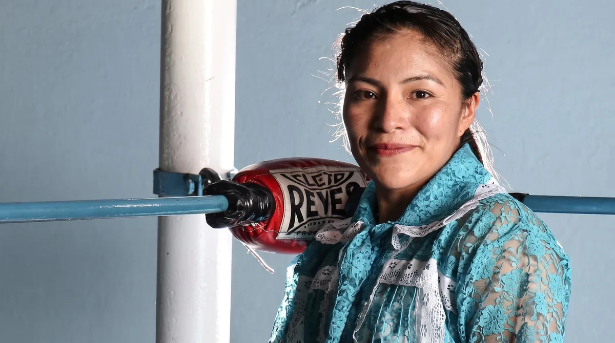 Ibeth “La Roca” Zamora, tricampeona mundial otomí, rompe barreras y va por el Salón de la Fama Internacional del Boxeo