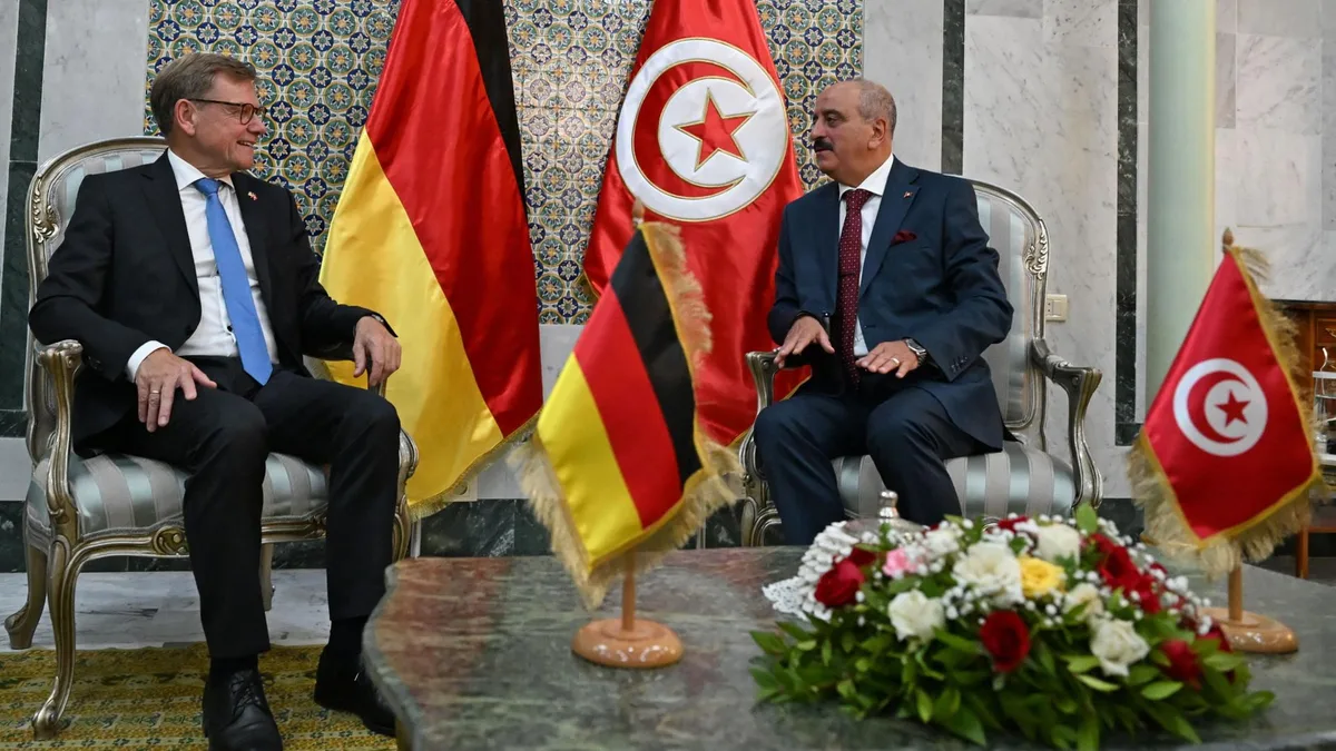 Wadephul in Tunesien und Algerien: Mehr Stabilität - für weniger Migration